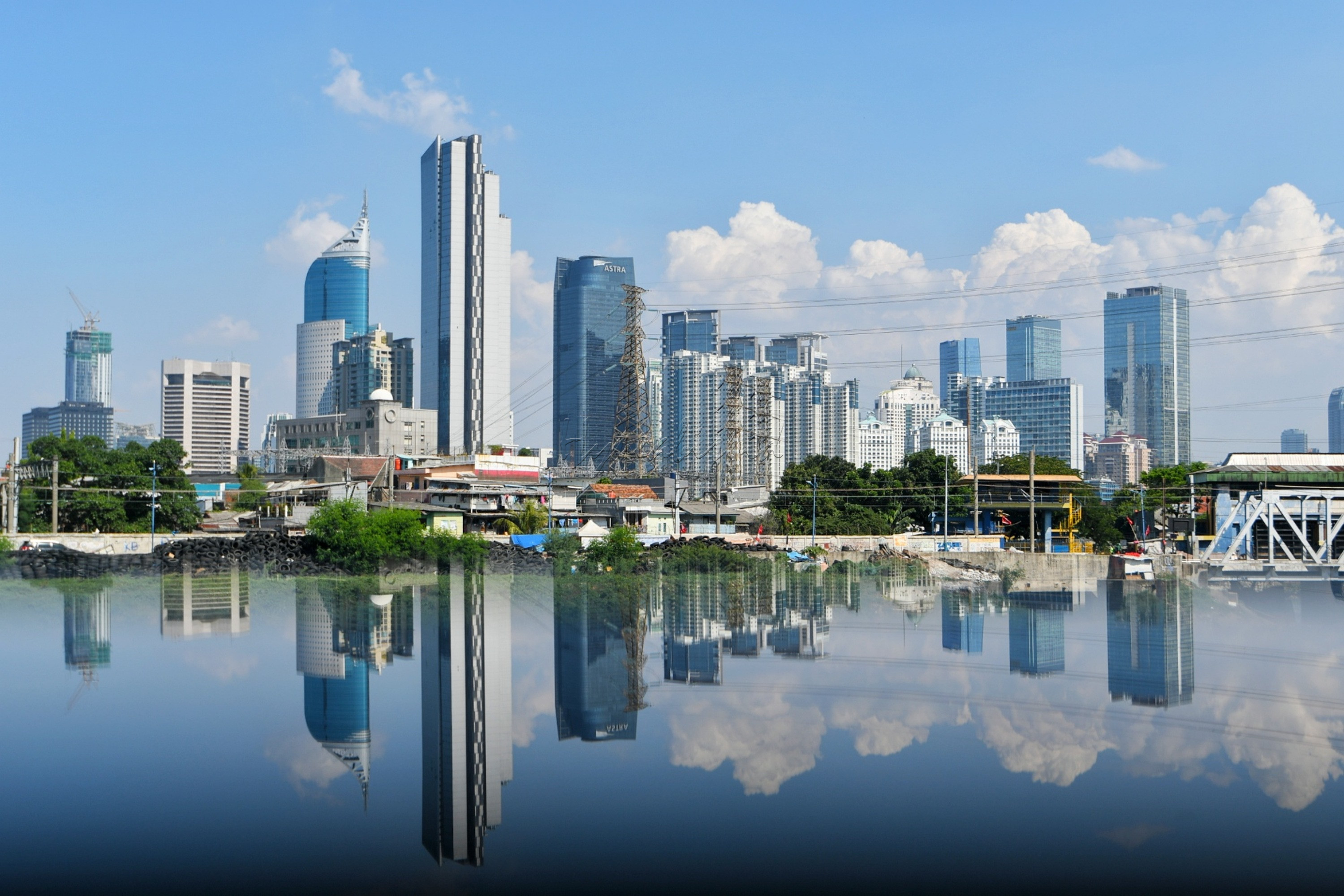 Deretan gedung perkantoran menghiasi Ibu Kota Jakarta