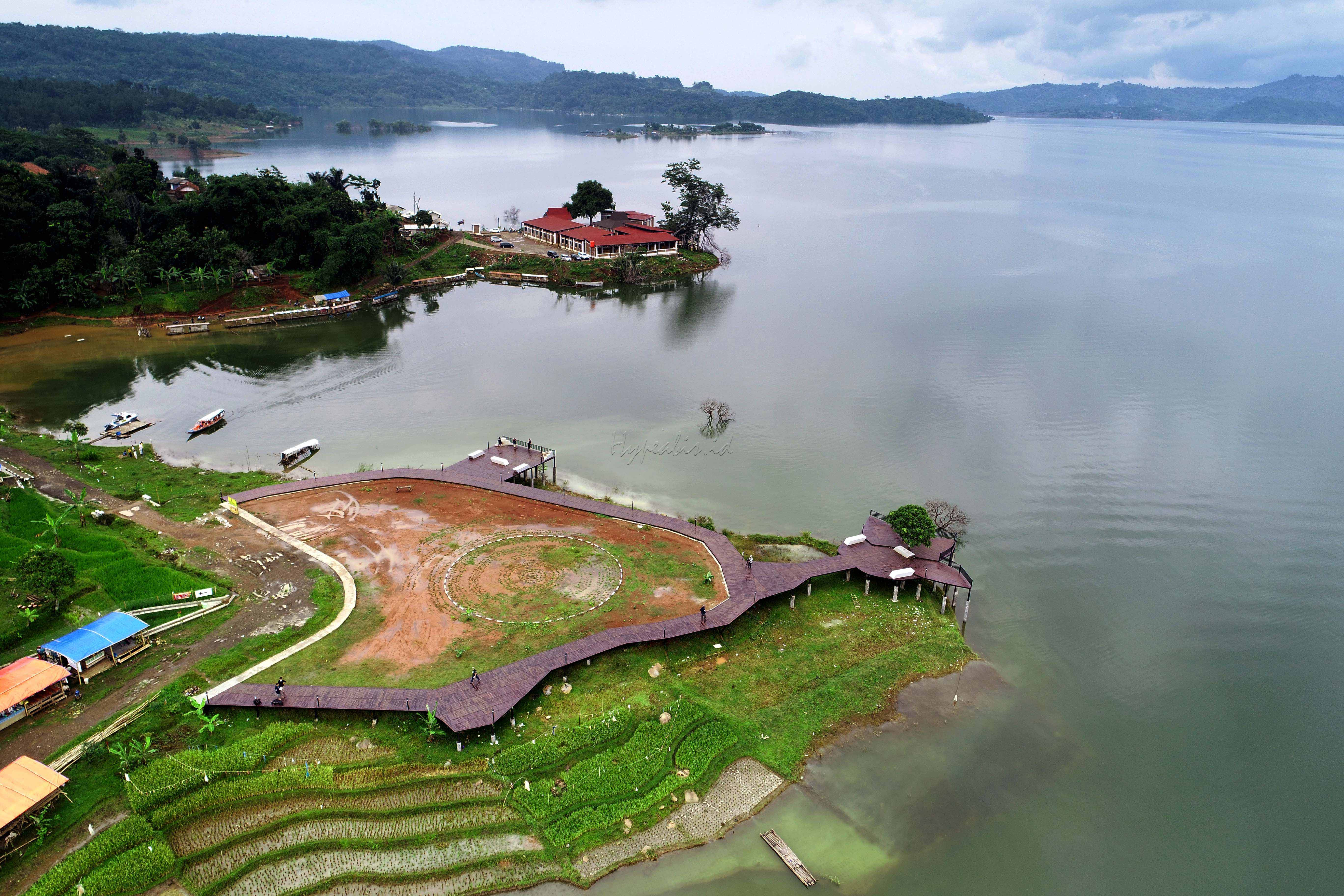 Waduk Jatigede, Sumedang, Jawa Barat merupakan salah satu waduk terbesar di Indonesia.