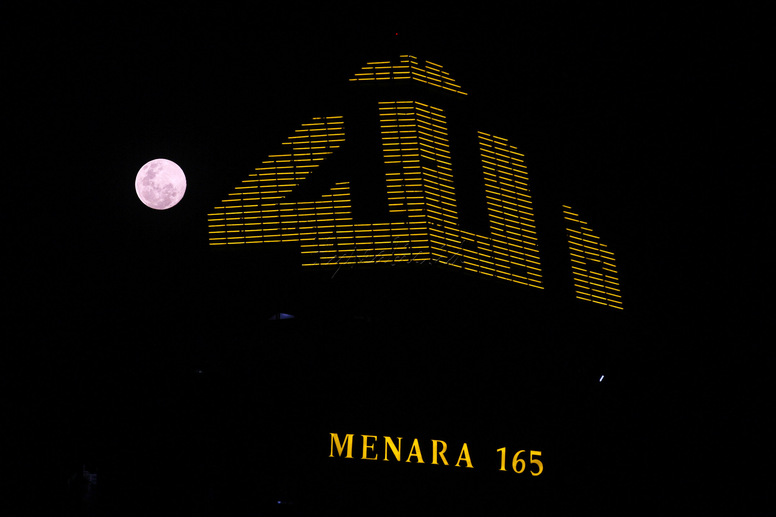Pink Supermoon terjadi pada malam pergantian 26 dan 27 April 2021.