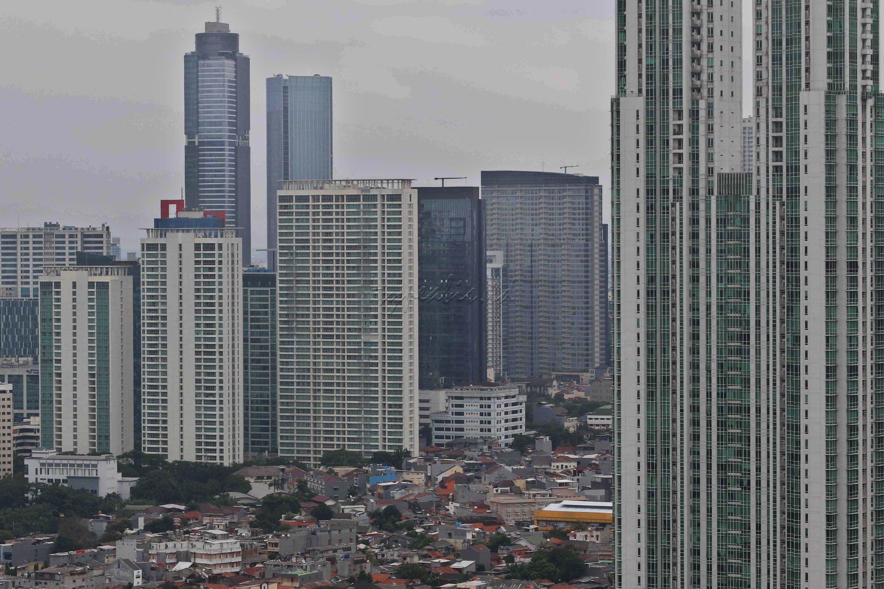 Suasana deretan gedung bertingkat di Jakarta