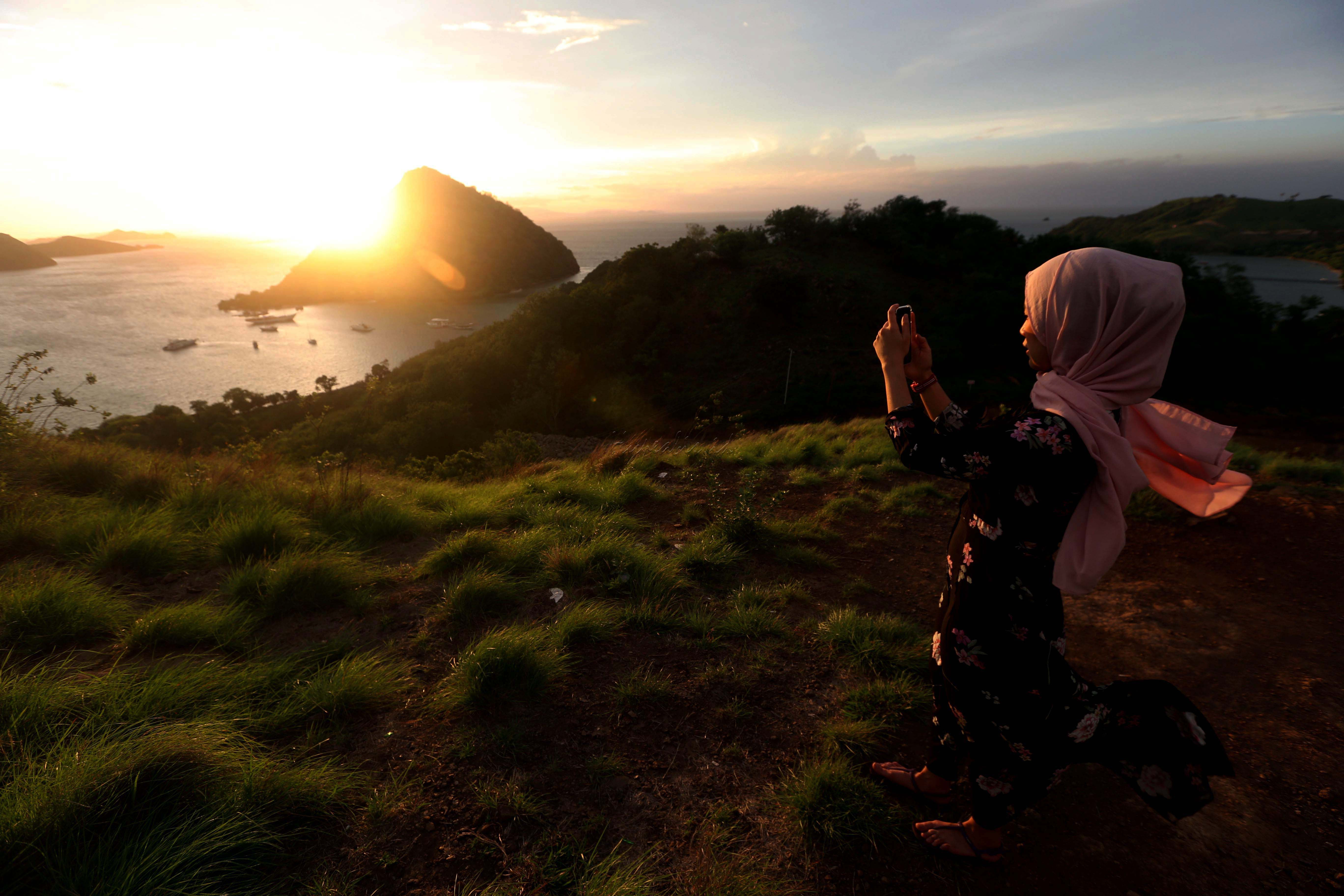 Amelia Sea View merupakan perbukitan hijau dengan spot terbaik untuk menyaksikan panorama matahari terbit atau terbenam.