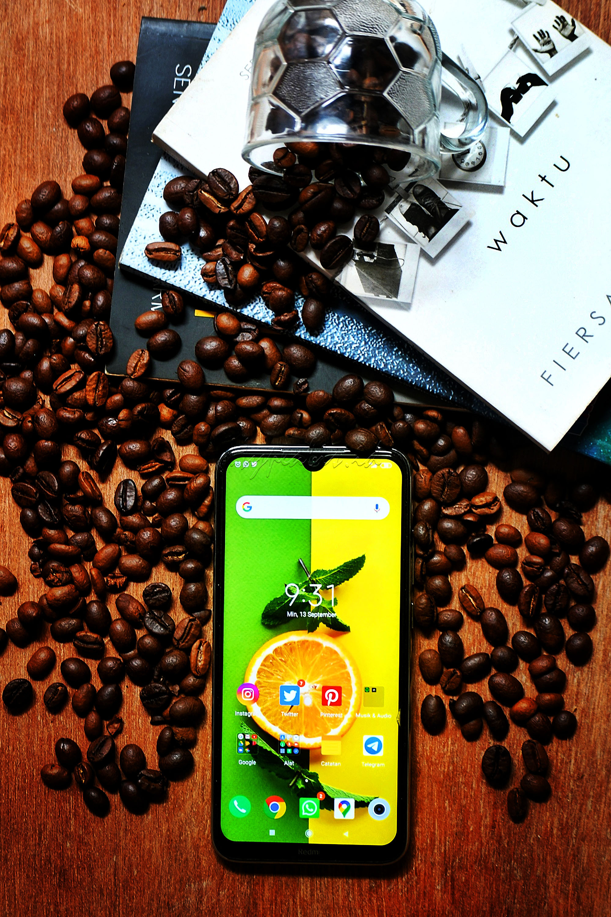 Kopi adalah minuman hasil seduhan biji kopi yang telah disangrai dan dihaluskan menjadi bubuk. Kopi merupakan salah satu komoditas di dunia yang dibudidayakan lebih dari 50 negara. Dua spesies pohon kopi yang dikenal secara umum yaitu Kopi Robusta (Coffea canephora) dan Kopi Arabika (Coffea arabica).