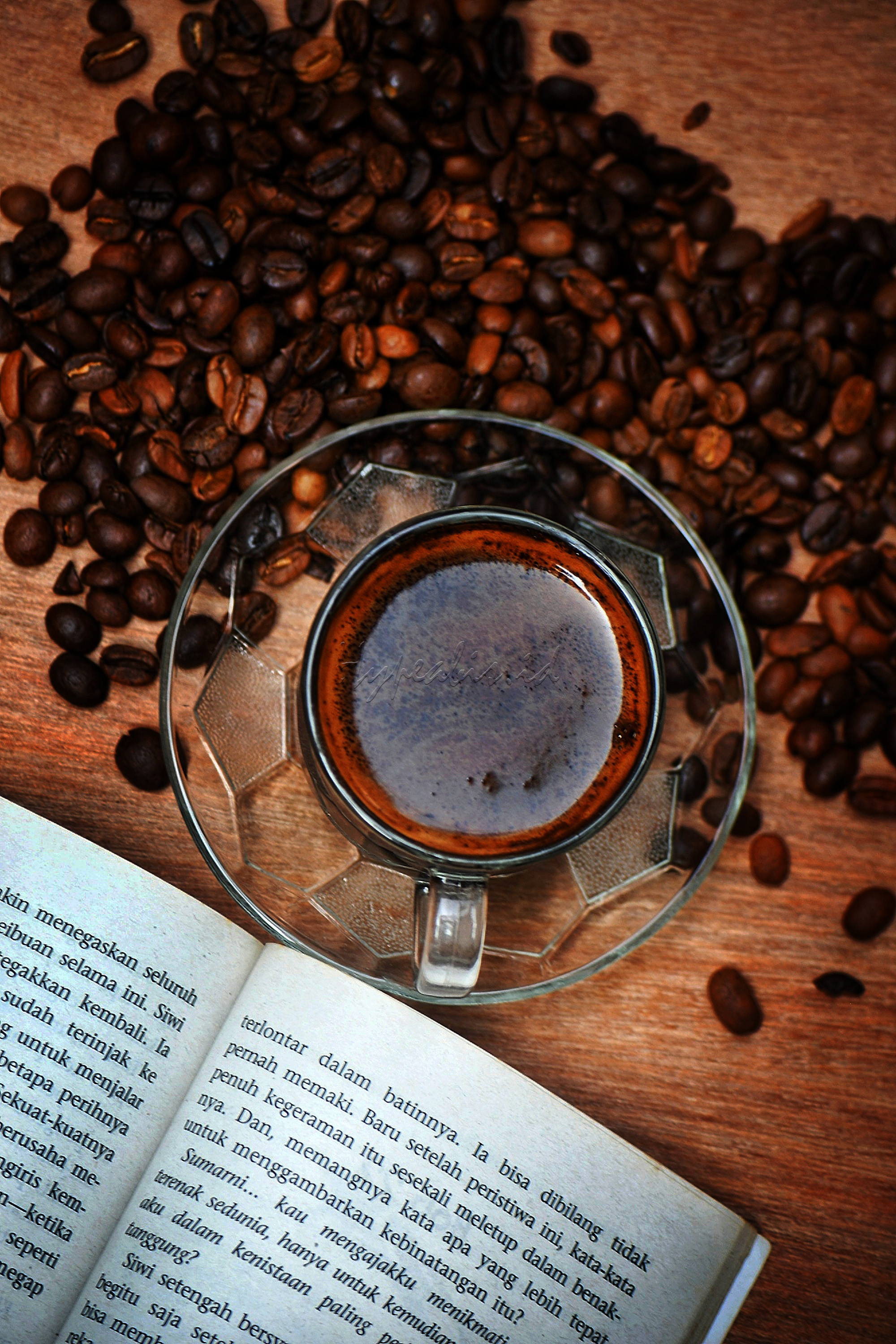 Kopi adalah minuman hasil seduhan biji kopi yang telah disangrai dan dihaluskan menjadi bubuk. Kopi merupakan salah satu komoditas di dunia yang dibudidayakan lebih dari 50 negara. Dua spesies pohon kopi yang dikenal secara umum yaitu Kopi Robusta (Coffea canephora) dan Kopi Arabika (Coffea arabica).