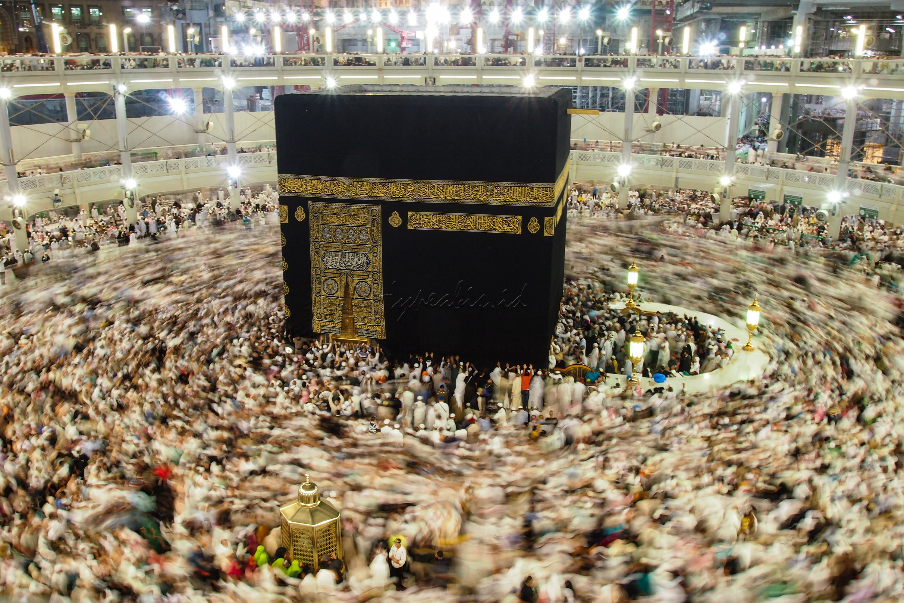 Berdiri di kota Makkah, Arab Saudi, Ka&rsquo;bah atau Baitullah merupakan tempat paling suci yang menjadi kiblat Salat bagi seluruh umat Muslim.