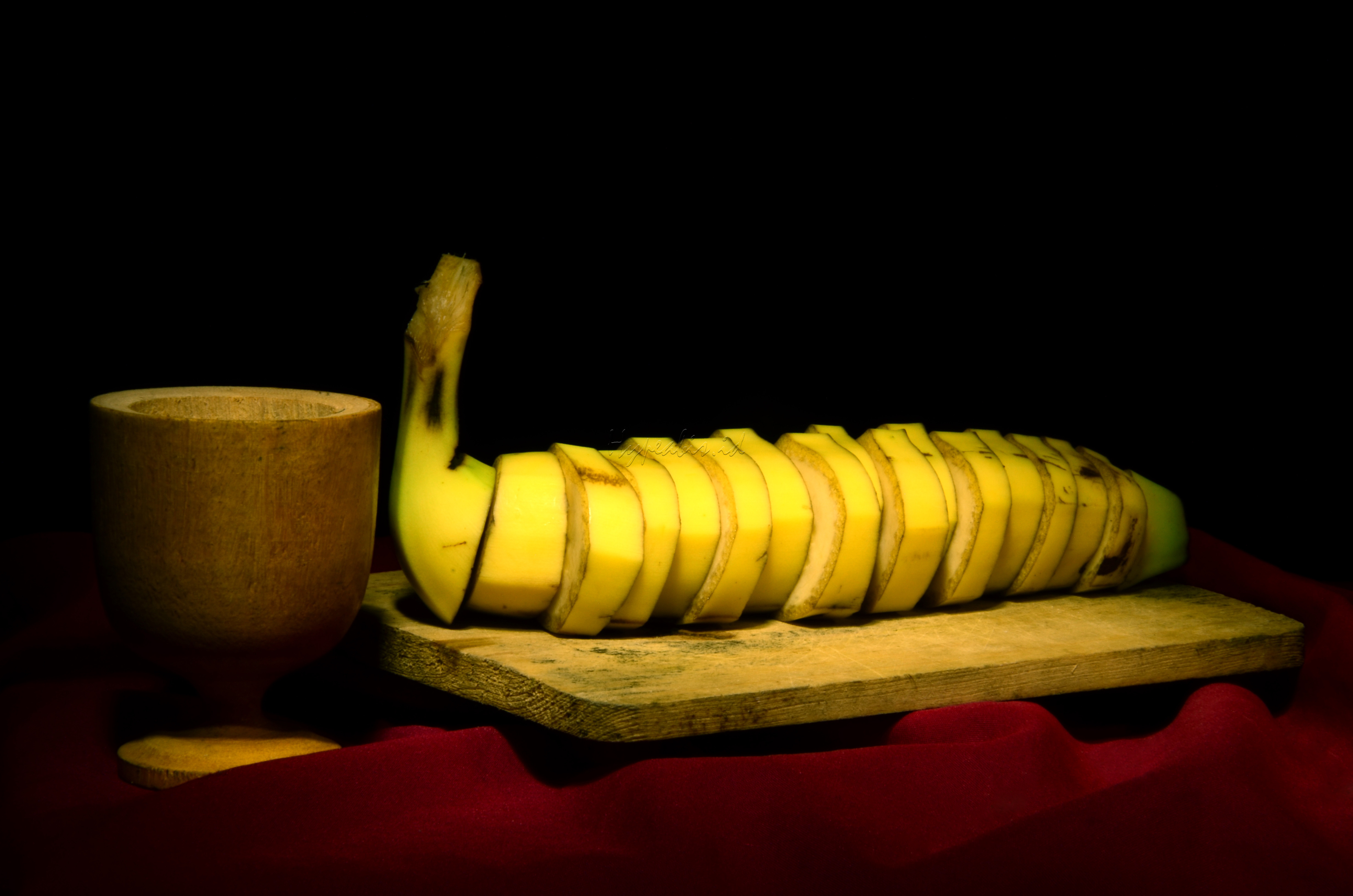 Still Life Photography adalah seni membuat benda mati menjadi hidup dan memiliki sebuah cerita.