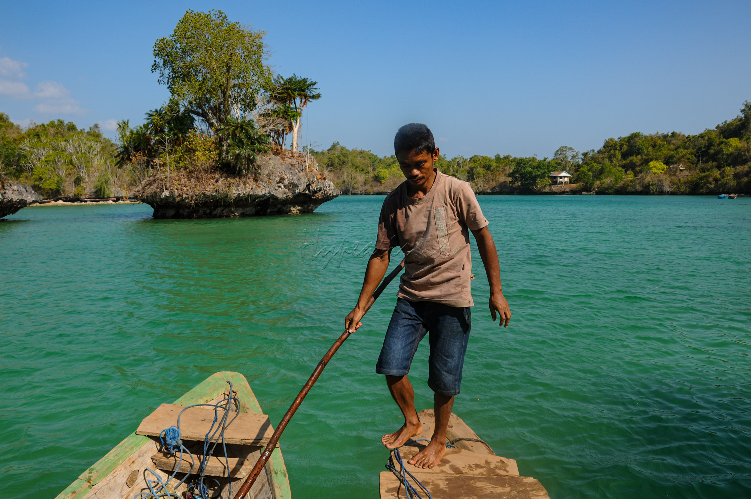 Napabale, danau air asin yang berada 15 km dari Kota Raha, tepatnya di Desa Lohia, Kabupaten Muna, Propinsi Sulawesi Tenggara.