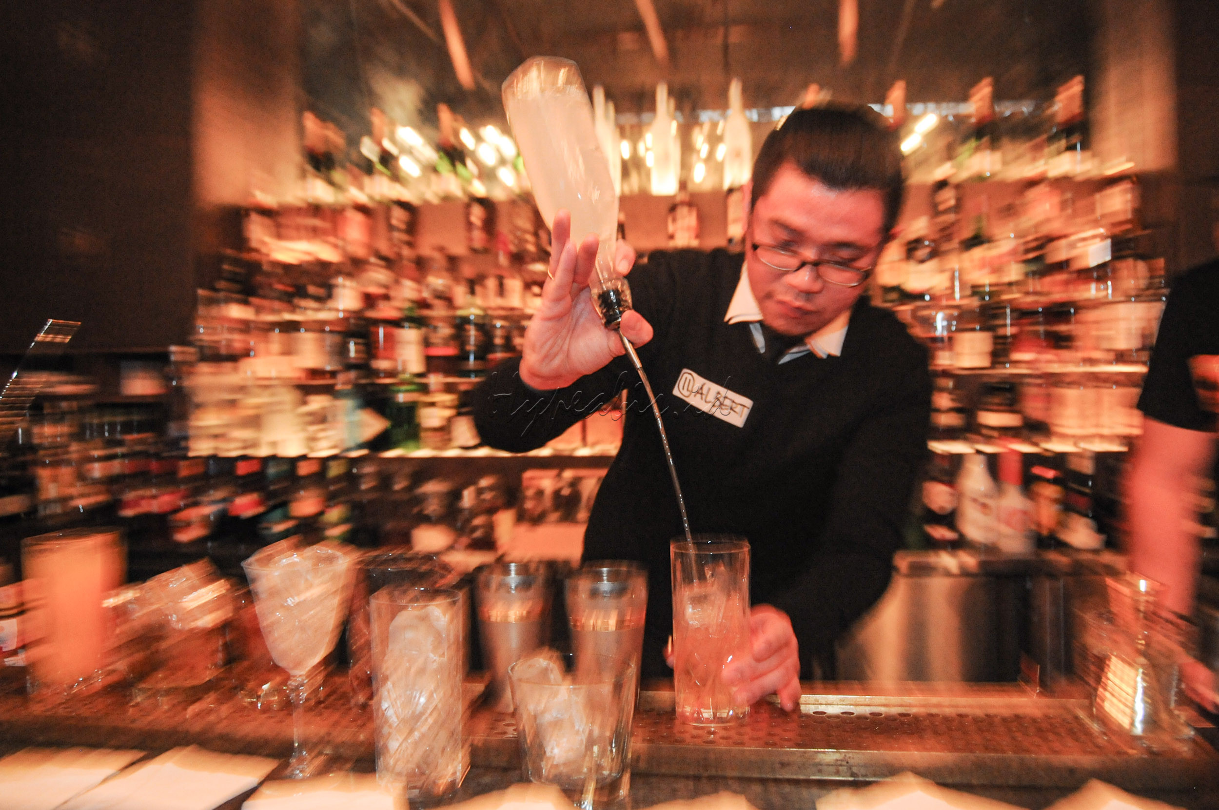 Tanggal 24 Februari didedikasikan sebagai hari bartender sedunia (world bartender day).