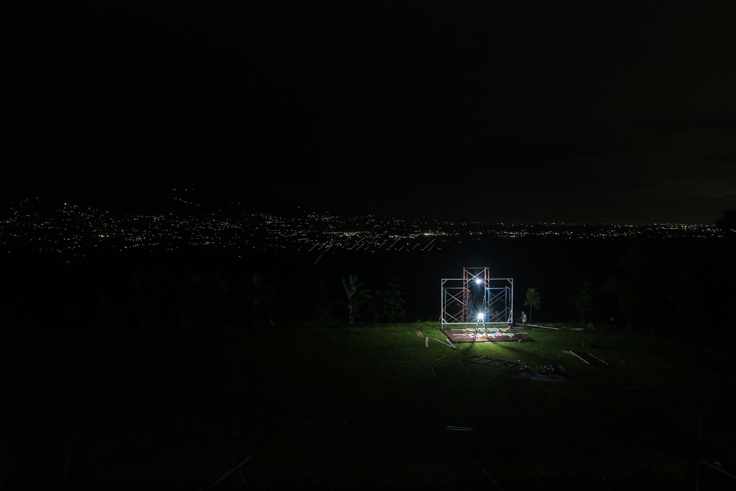 Cikereteg merupakan kawasan wisata yang menawarkan berbagai pilihan penginapan maupun vila dengan view alam yang kekinian.
