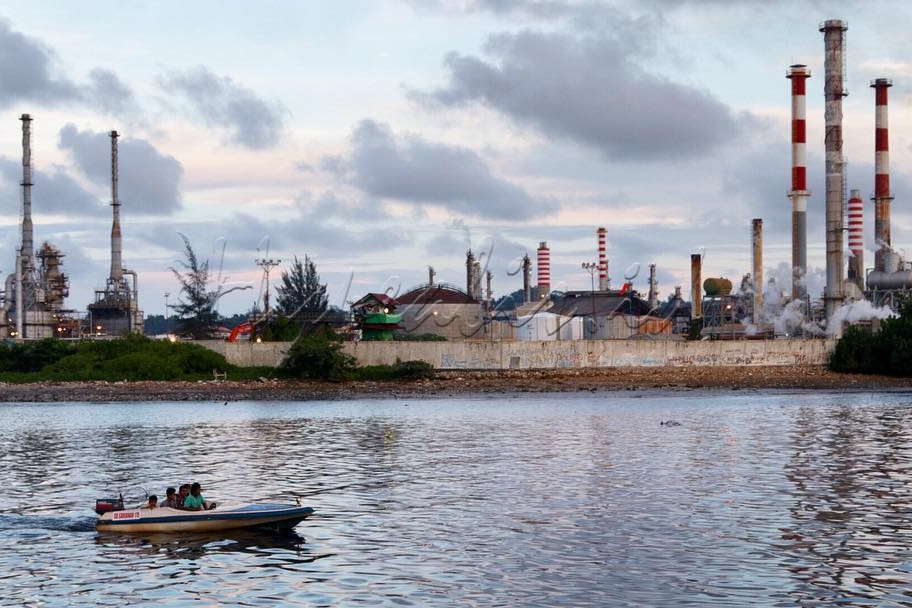 Kampung atas air bisa menjadi pilhan wisata alam untuk menghabiskan akhir pekan sambil menikmati matahari terbenam.