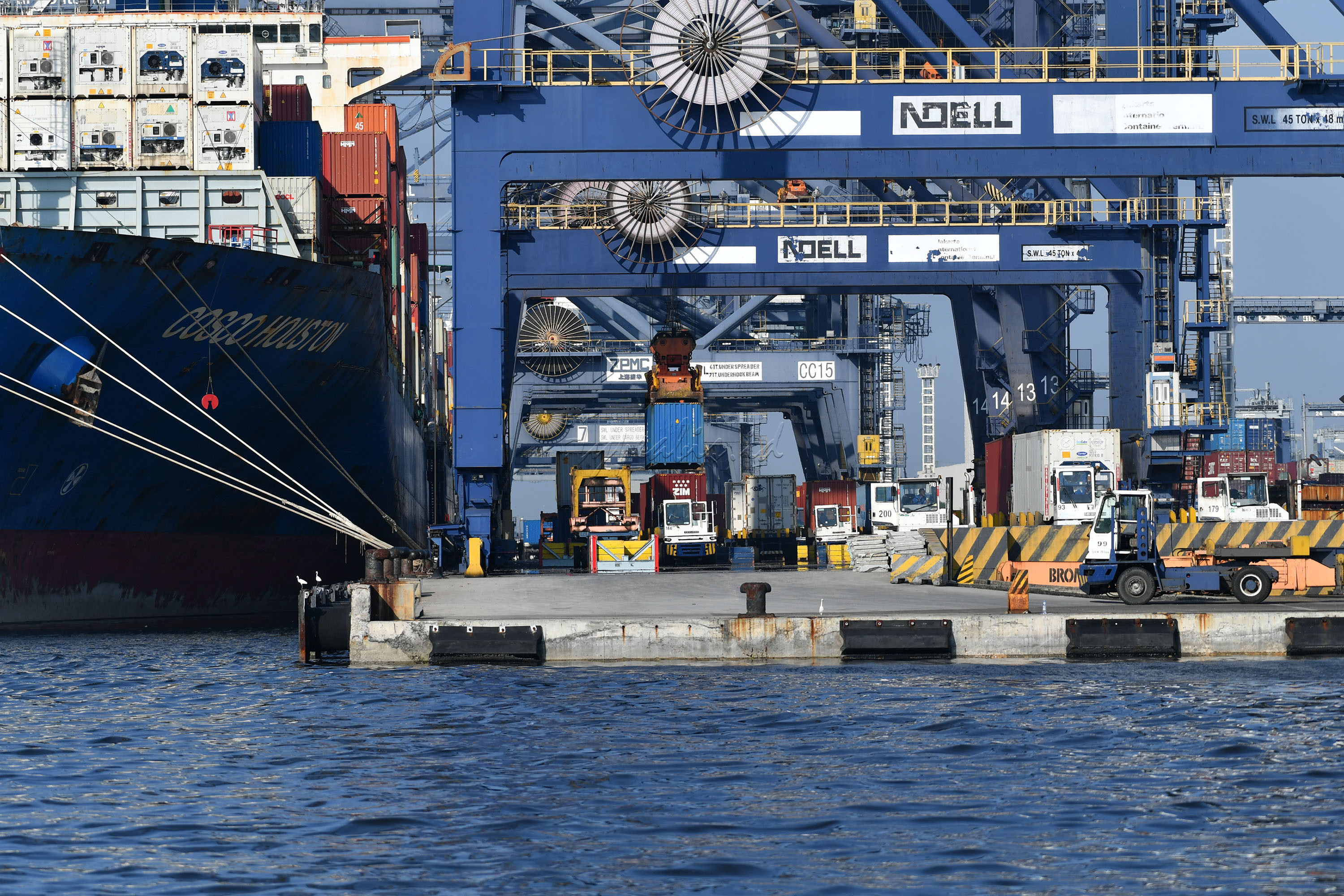 Tanjung Priok merupakan kawasan paling terkenal dan menjadi wilayah terpenting di Jakarta Utara karena di sana terdapat pelabuhan yang sudah beroperasi sejak zaman Hindia Belanda hingga sekarang.