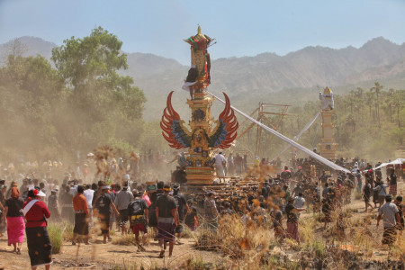 Ngaben berdebu