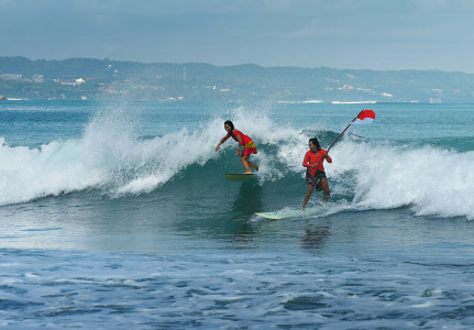 Surfing Merah Putih