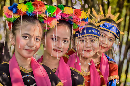 Jaipong Dancers