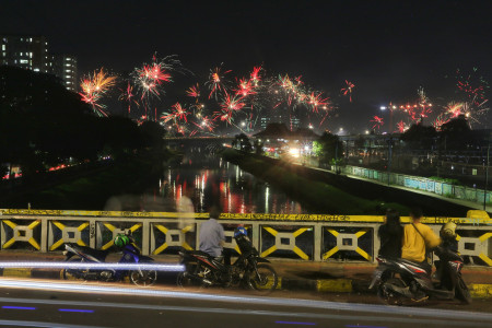KEMBANG API TAHUN BARU