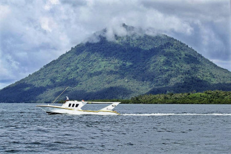 BERWISATA DI TAMAN NASIONAL BUNAKEN