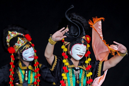 TARI TOPENG