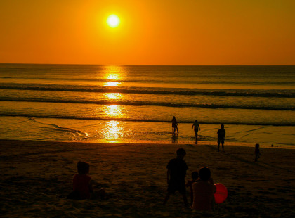 KALA SENJA DI PANTAI KUTA BALI
