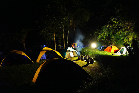 BERKEMAH DI KAKI GUNUNG GEDE PANGRANGO