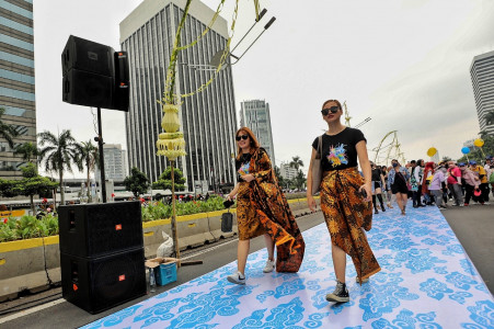 FESYEN SHOW PERINGATI HARI BATIK