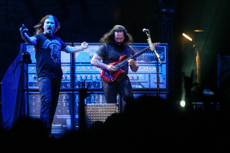 PENAMPILAN DREAM THEATER