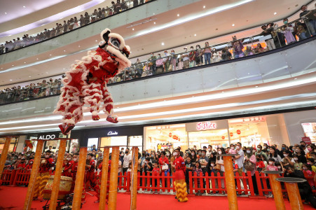 ATRAKSI BARONGSAI DI PUSAT PERBELANJAAN