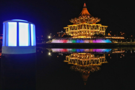 MALAM HARI DI KUCHING WATERFRONT