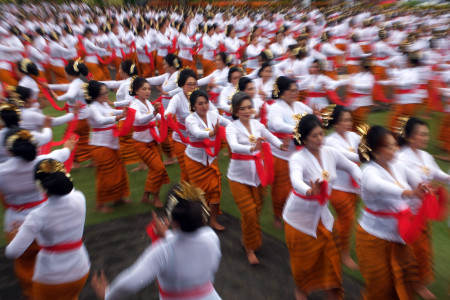 Tari Rejang Giri Putri