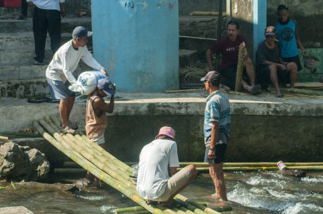 Bergotong Royong Demi Kepentingan Bersama