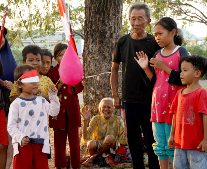 KECERIAAN DIBALIK KETEGANGAN