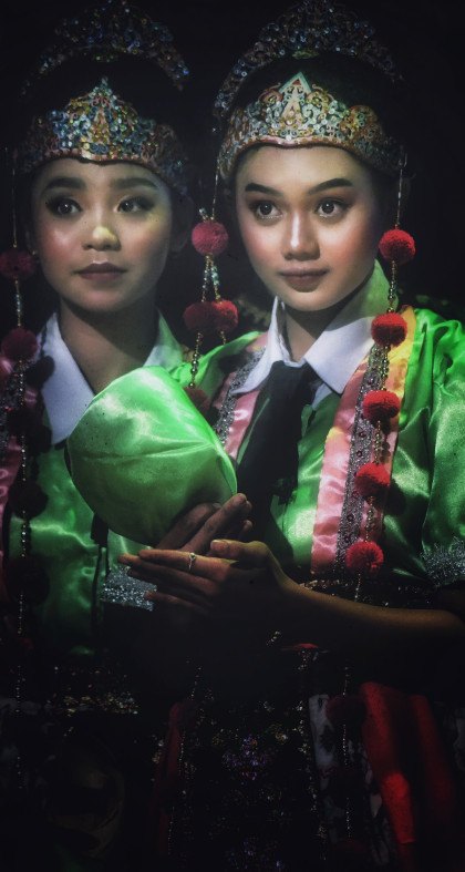 Dua Gadis Penari
