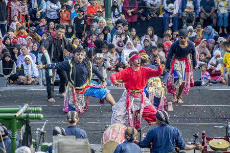 HARI TARI DUNIA