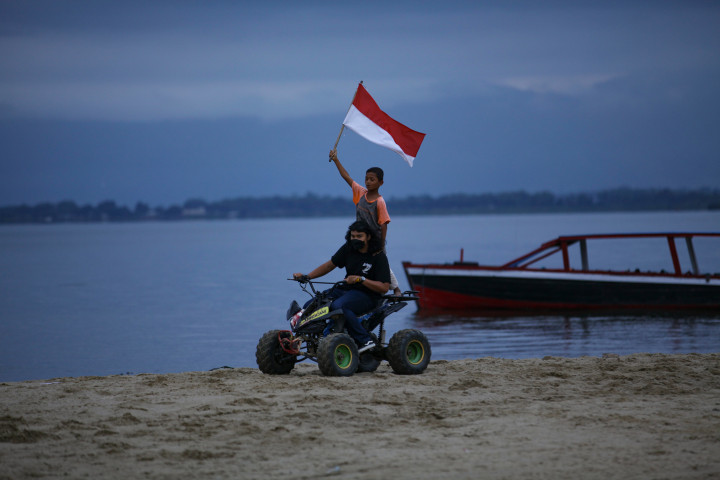 Kibaran Merah Putih Danau Toba