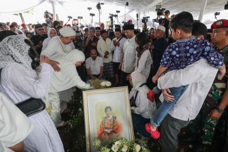 MELEPAS KEPERGIAN TITIEK PUSPA .....