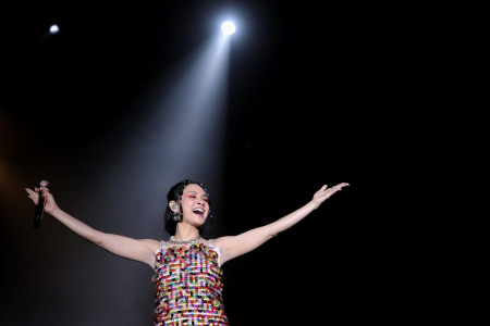 ANDIEN, HANYUTKAN EMOSI PENONTON DI PANGGUNG BNI JAVA JAZZ FESTIVAL 2025
