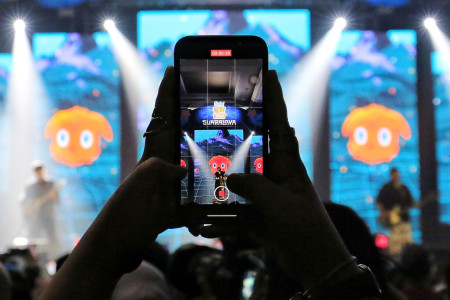 PADI REBORN DAN VIERRATALE HIPNOTIS PENONTON SUARA LOKA LIVIN' FEST BANDUNG 2025