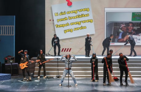 TEATER MUSIKAL SILVER SOBER